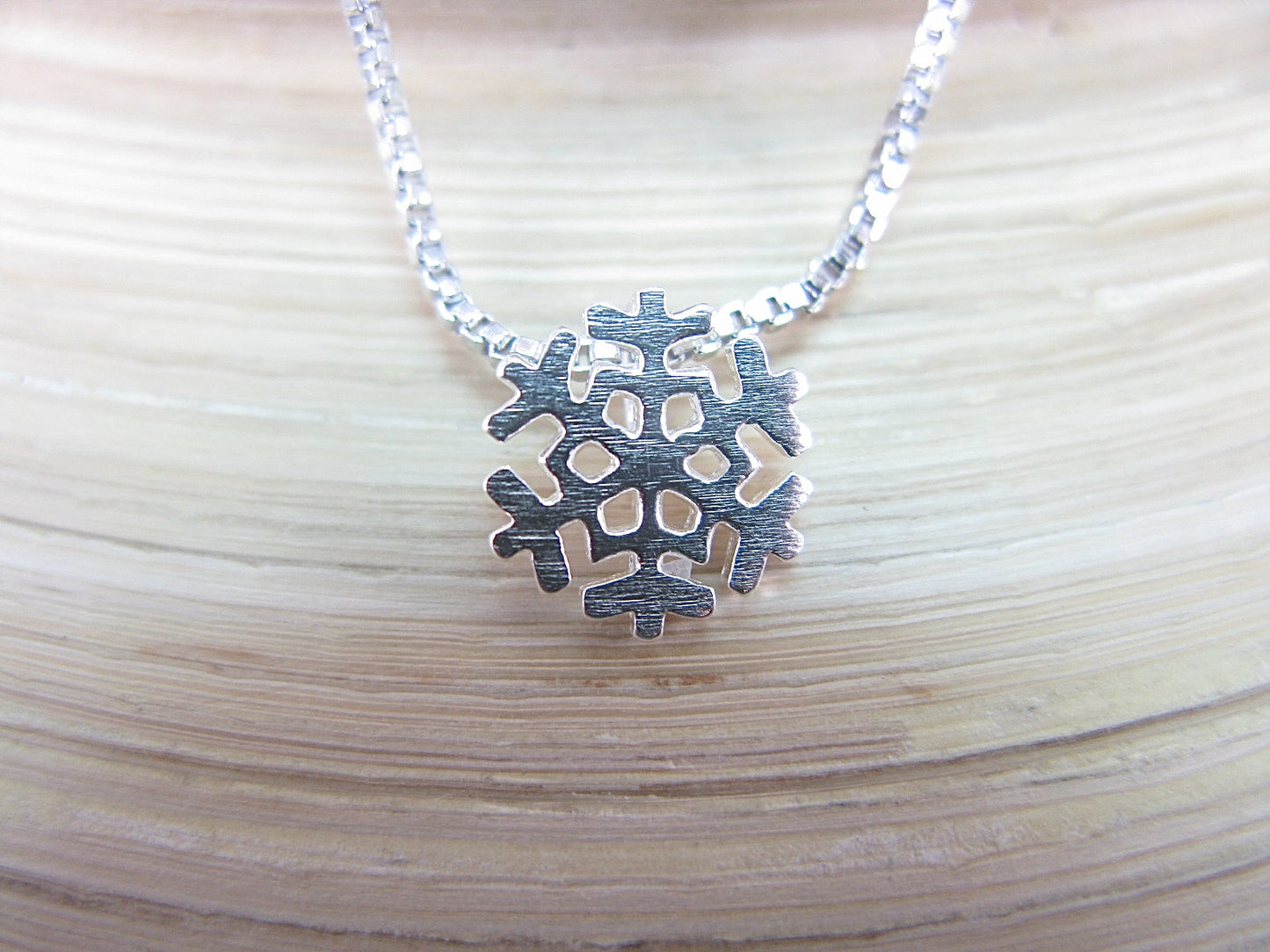 Snowflake Pendant Necklace in 925 Sterling Silver