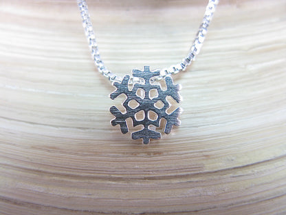 Snowflake Pendant Necklace in 925 Sterling Silver