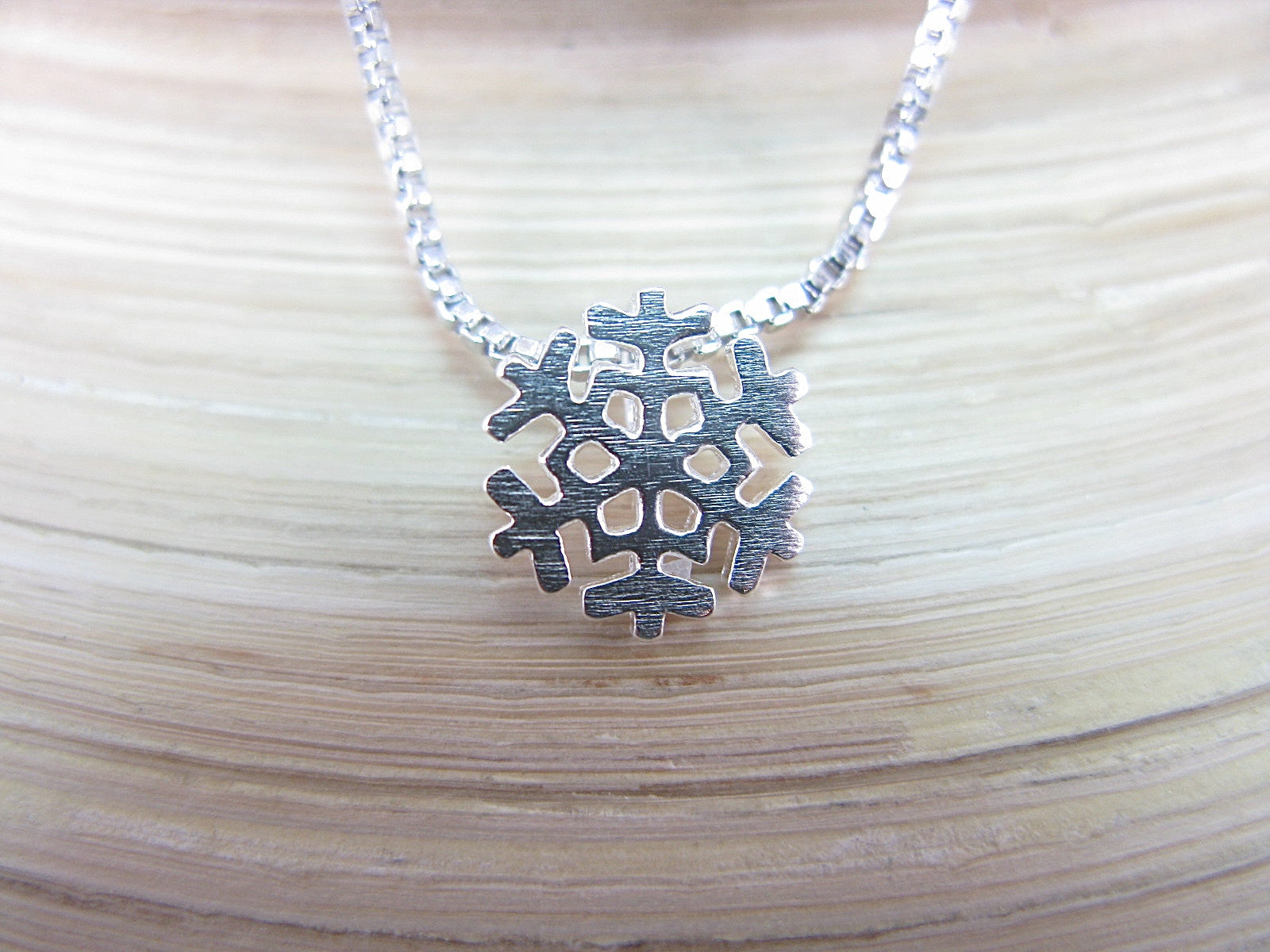 Snowflake Pendant Necklace in 925 Sterling Silver