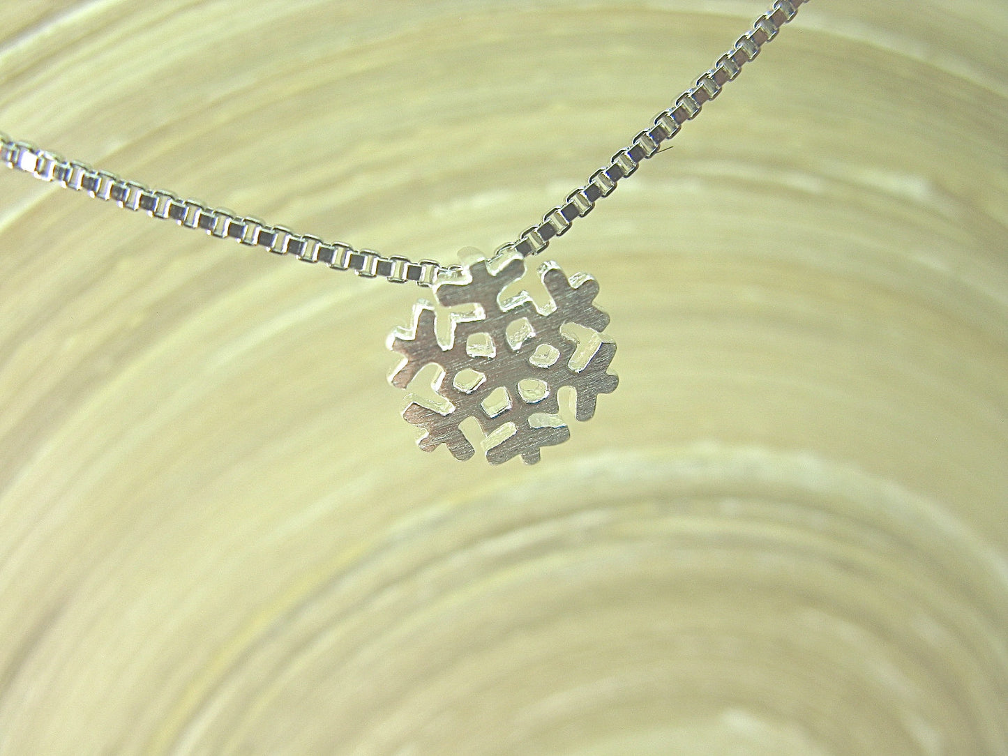 Snowflake Pendant Necklace in 925 Sterling Silver