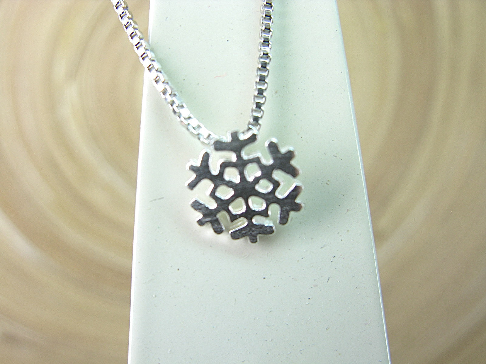 Snowflake Pendant Necklace in 925 Sterling Silver